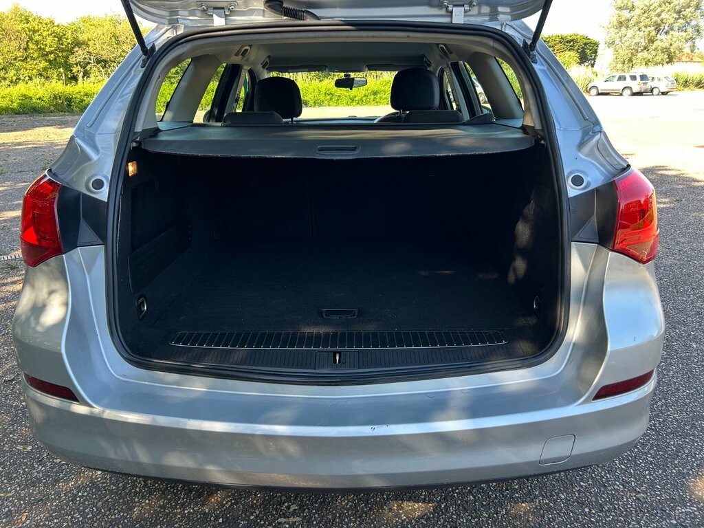 Vauxhall Astra 1.7 Cdti Ecoflex Exclusiv Sports Tourer Silver #6