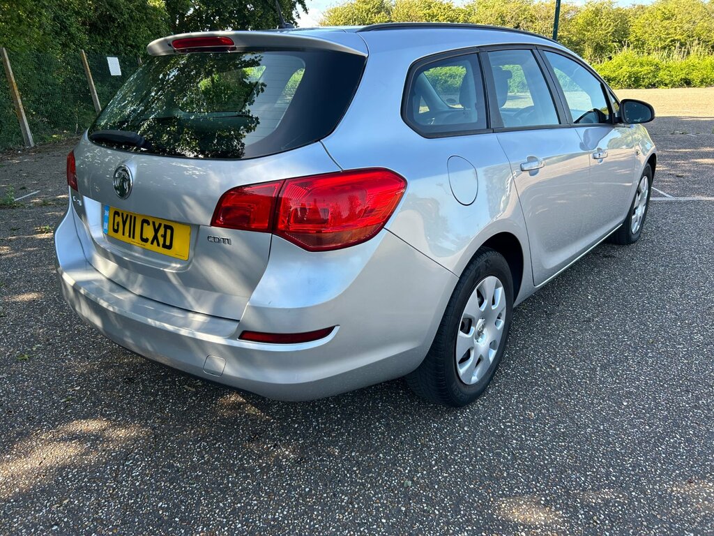 Vauxhall Astra 1.7 Cdti Ecoflex Exclusiv Sports Tourer Silver #2