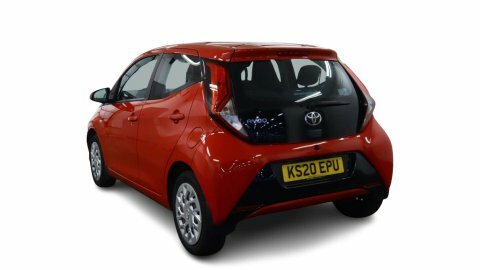 Toyota Aygo 1.0 Vvt-i X-play Red #4