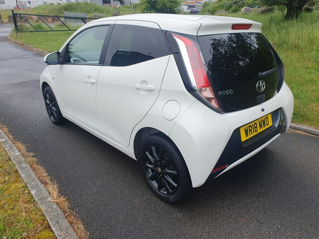 Toyota Aygo 1.0 Vvt-i X-style WR18MWO White #4