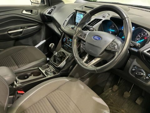 Ford Kuga 1.5 Tdci Titanium CN68OYY Black #3