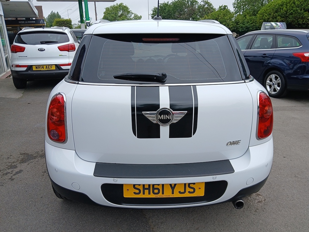Mini Countryman One White #6