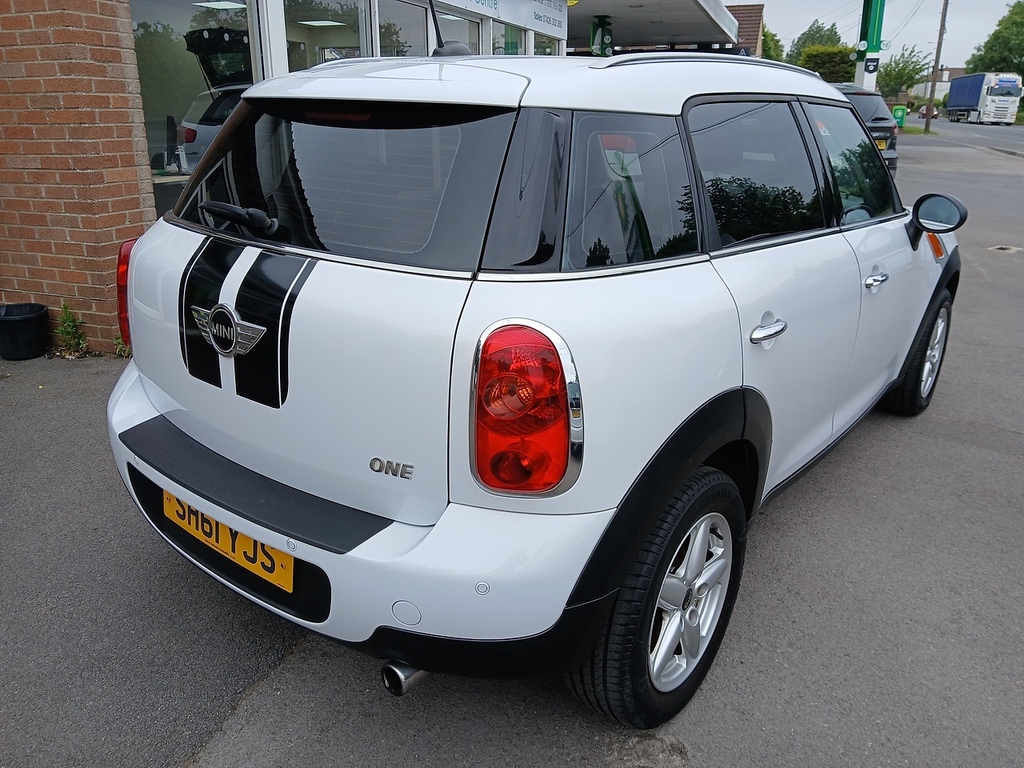 Mini Countryman 1.6 Cooper D All4 112 Bhp White #7