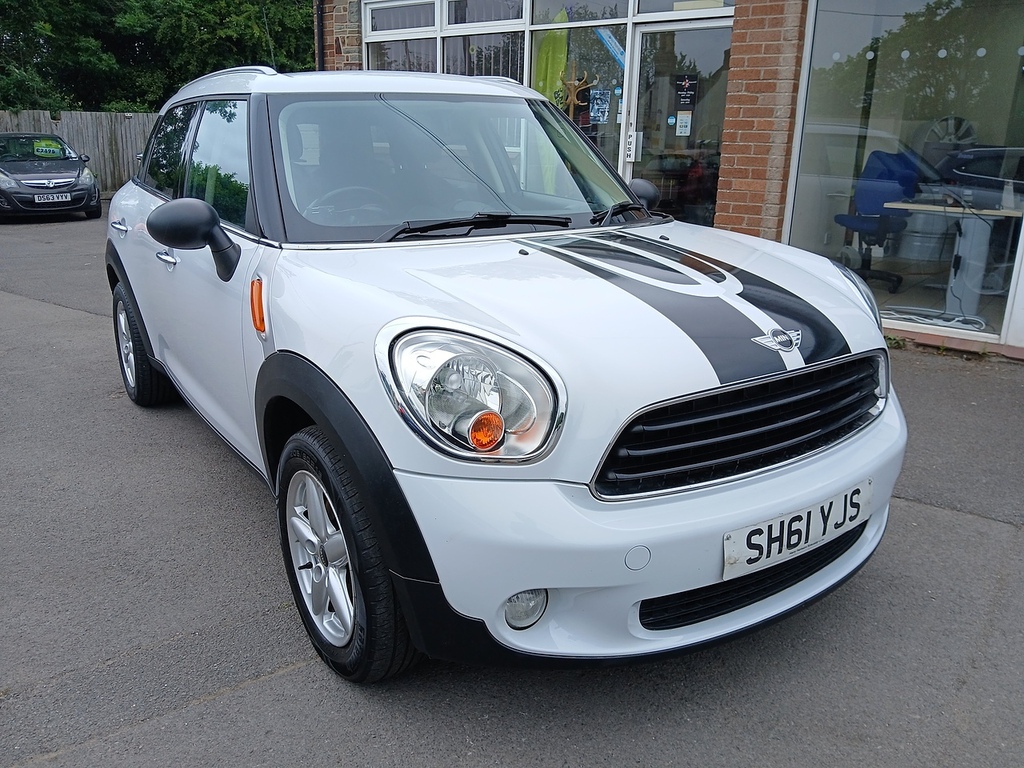 Mini Countryman One White
