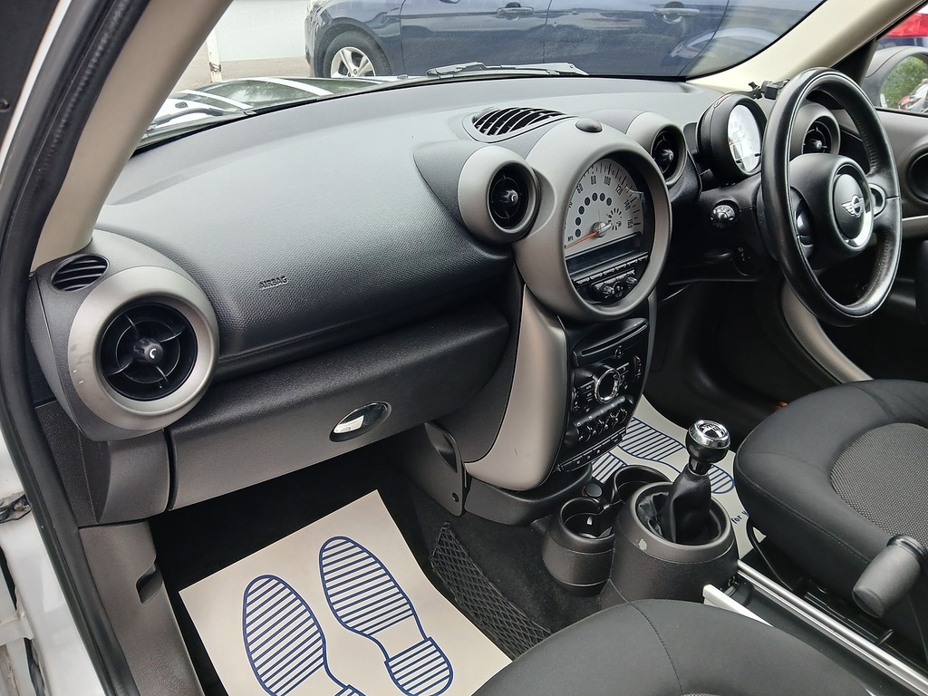 Mini Countryman 1.6 Cooper D All4 112 Bhp White #9
