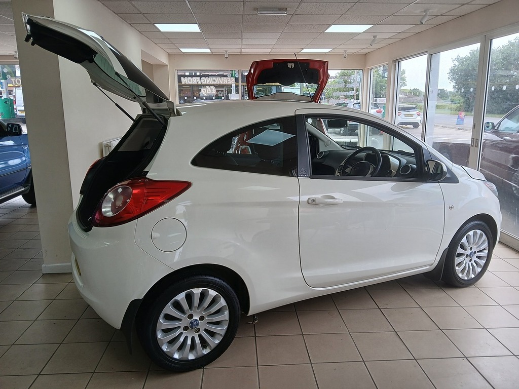 Ford KA Zetec White