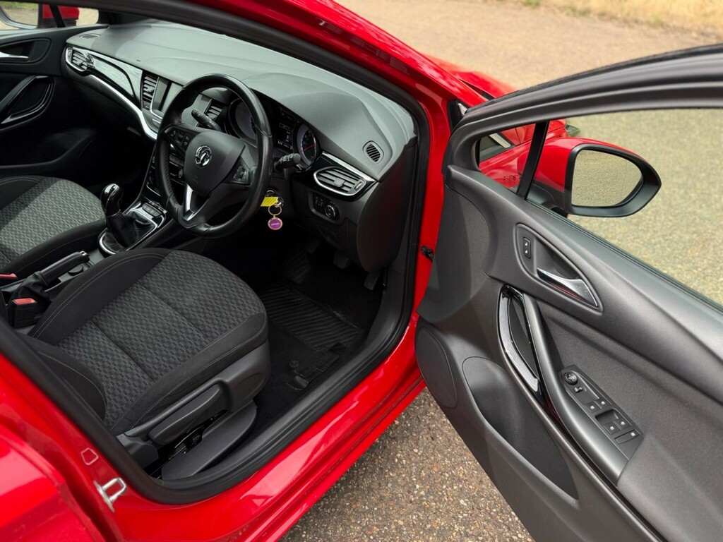 Vauxhall Astra Design White #38
