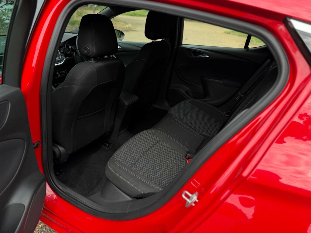 Vauxhall Astra Design White #36
