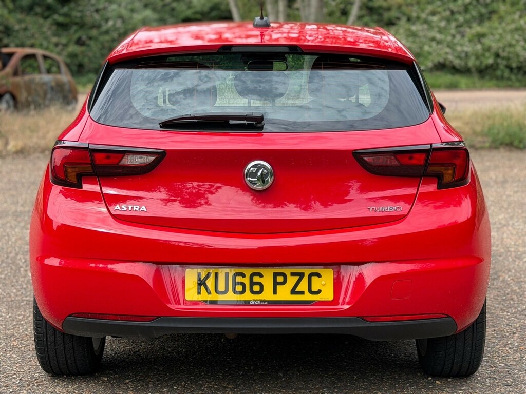 Vauxhall Astra Design White #8