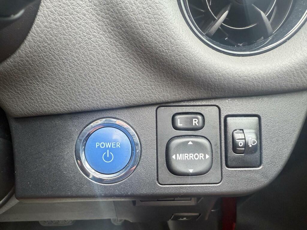Toyota Yaris Icon Tech White #49