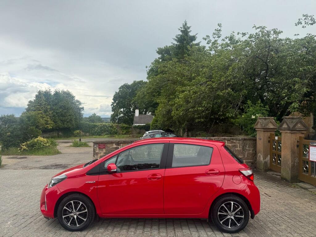 Toyota Yaris Icon Tech White #30