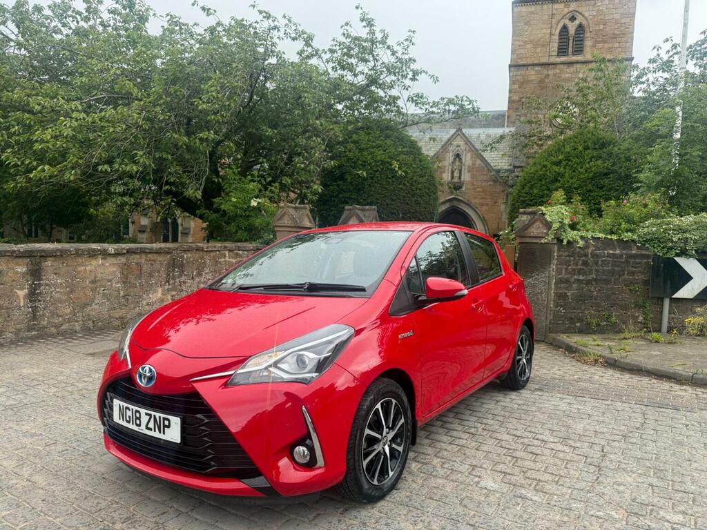 Toyota Yaris 1.5 Vvt-h Icon Tech E-cvt Euro 6 Ss Red