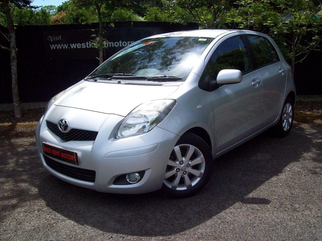 Toyota Yaris Hatchback Red #1
