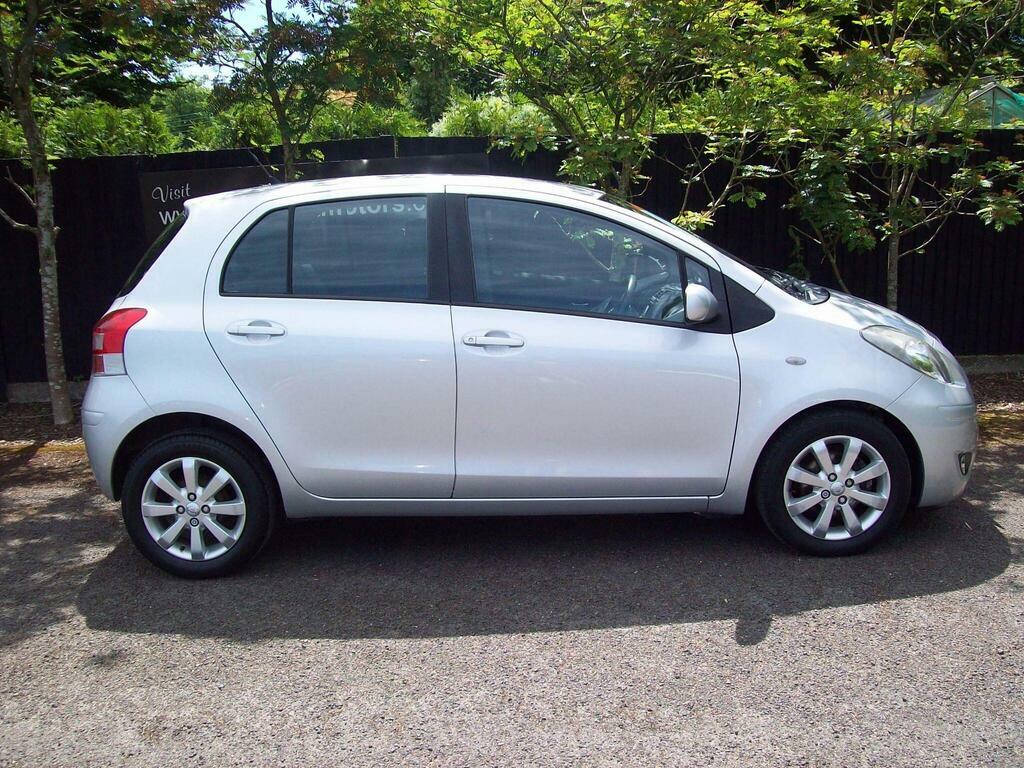 Toyota Yaris Hatchback Red #5
