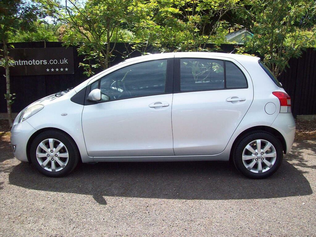 Toyota Yaris Hatchback Red #3