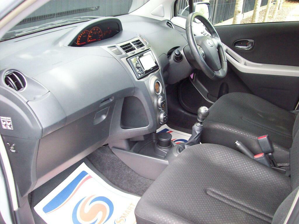 Toyota Yaris Hatchback Red #8