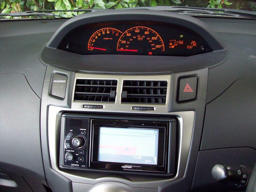 Toyota Yaris Hatchback Red #13