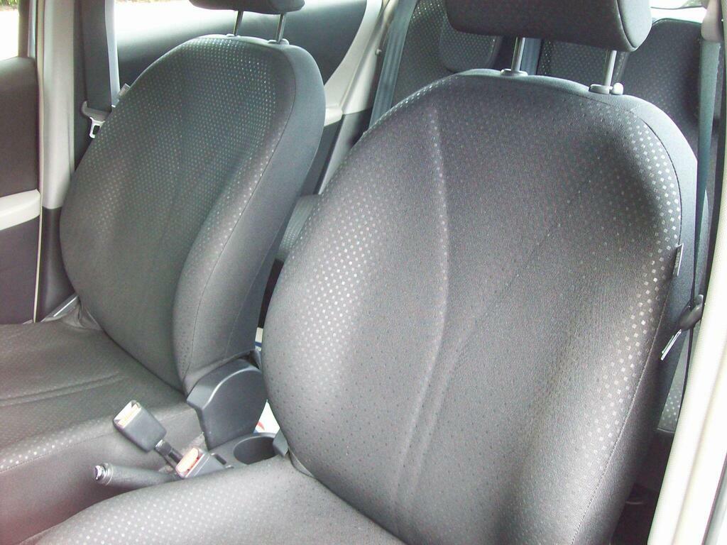 Toyota Yaris Hatchback Red #10