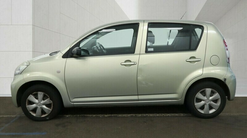 Daihatsu Sirion S Gold #6