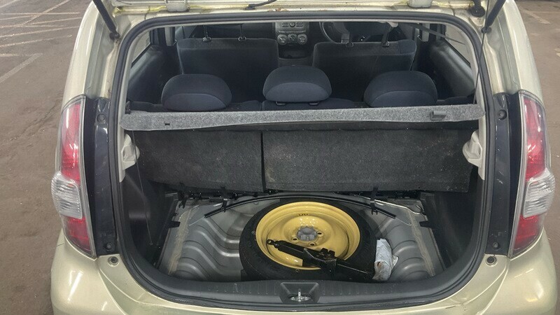 Daihatsu Sirion S Silver #9