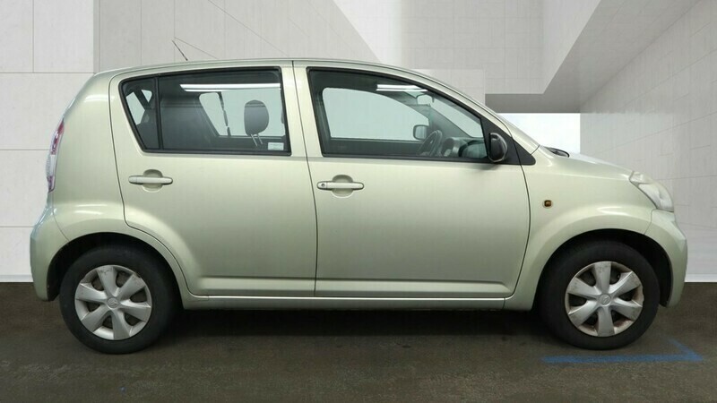 Daihatsu Sirion S Gold #5