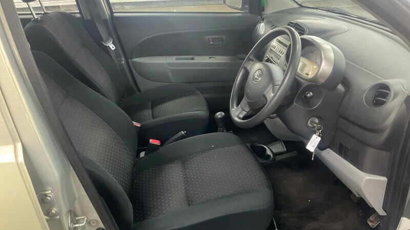 Daihatsu Sirion S Silver #11