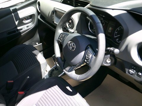 Toyota Yaris 2019 19 Vvt-i Blue #3
