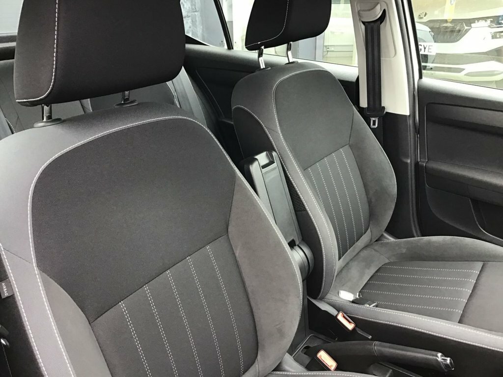Skoda Fabia Tsi Se L Hatchback White #6