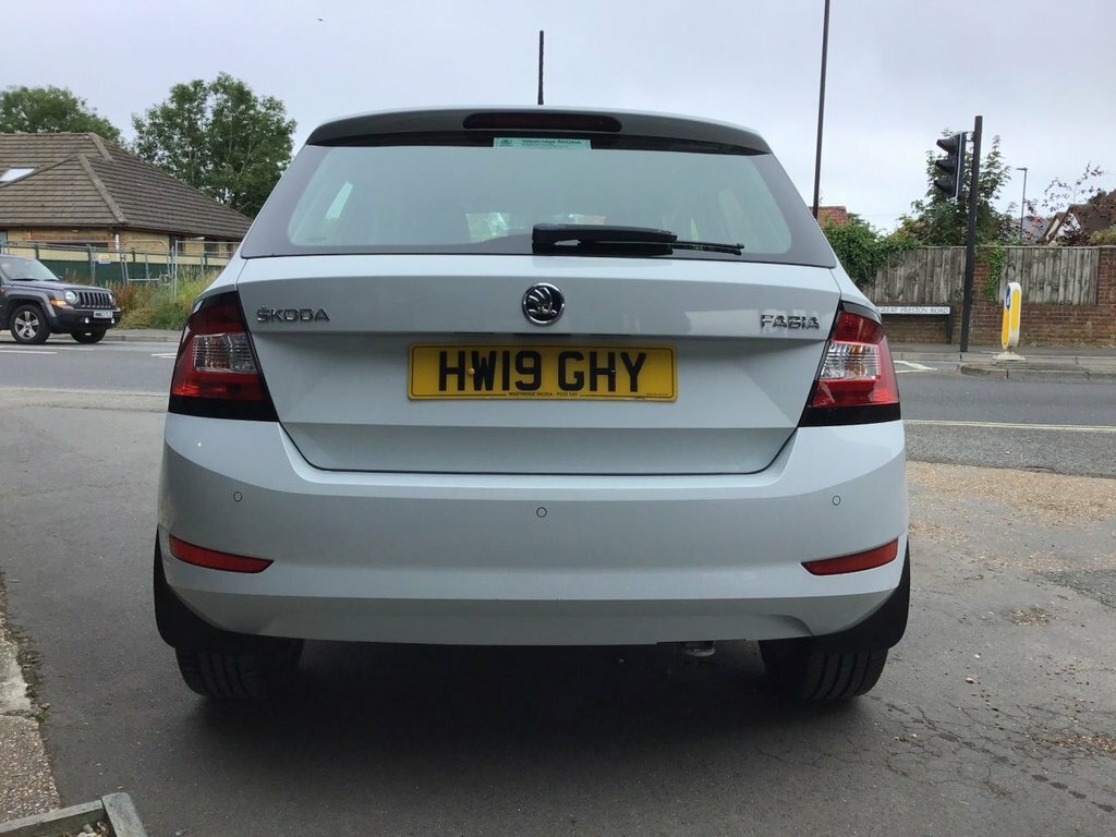 Skoda Fabia Tsi Se L Hatchback White #5