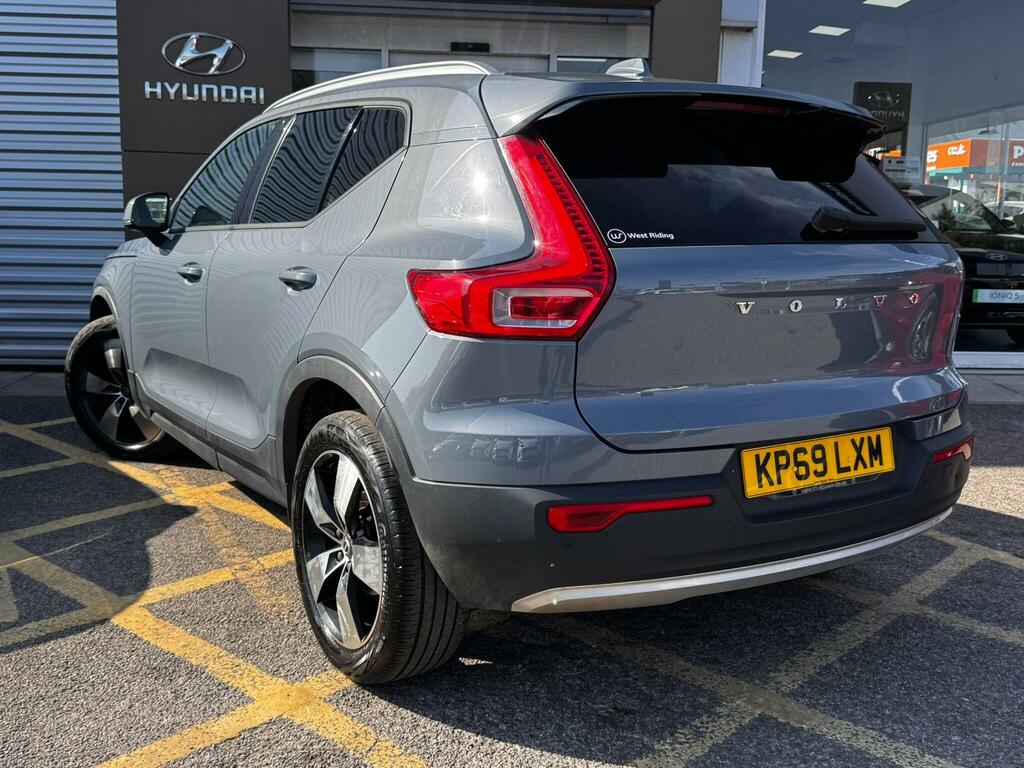 Volvo XC40 1.5 T3 Momentum Pro Euro 6 Ss KP69LXM #2
