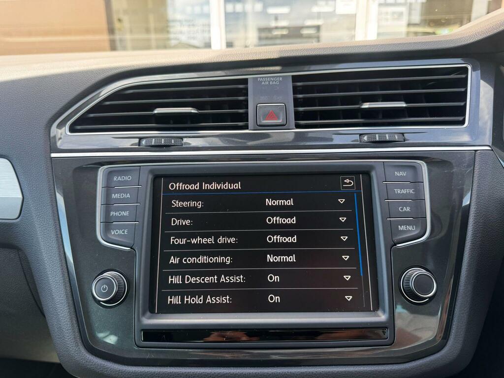 Volkswagen Tiguan 2.0 Tdi Bluemotion Tech Se Suv E Black #22