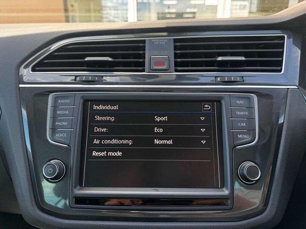 Volkswagen Tiguan 2.0 Tdi Bluemotion Tech Se Suv E Black #24