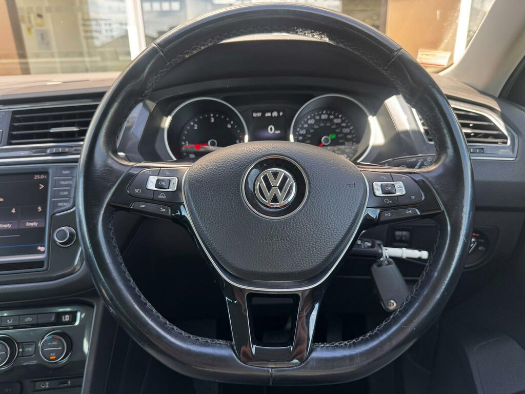 Volkswagen Tiguan 2.0 Tdi Bluemotion Tech Se Suv E Black #12