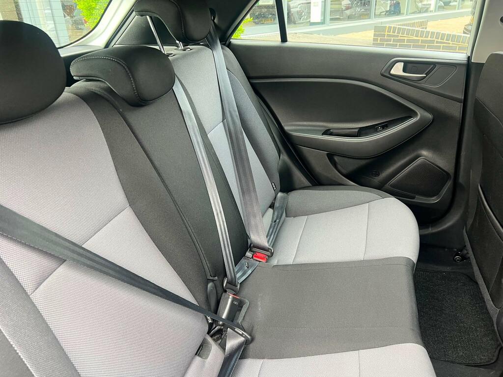 Hyundai I20 1.4 Se White #19