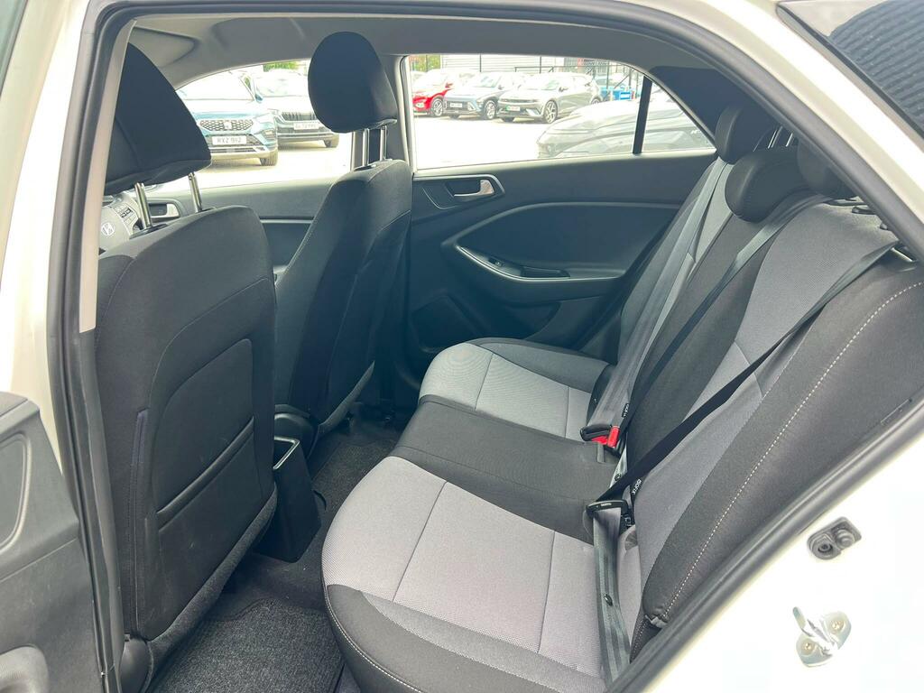 Hyundai I20 1.4 Se White #23