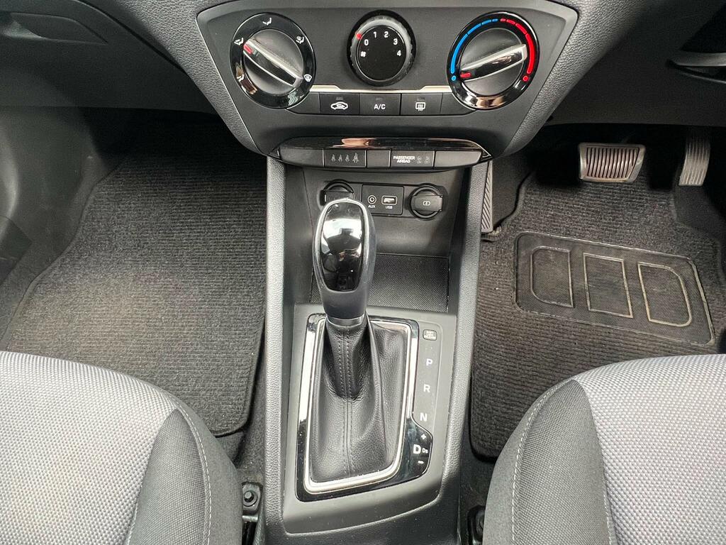 Hyundai I20 1.4 Se White #12