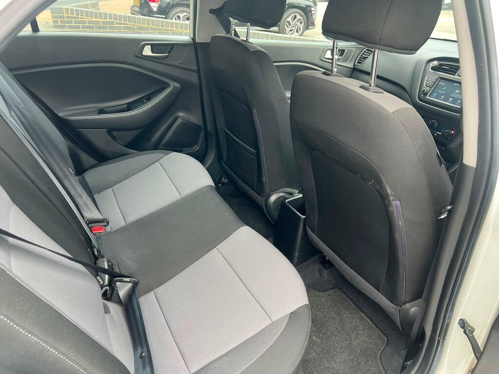 Hyundai I20 1.4 Se White #20