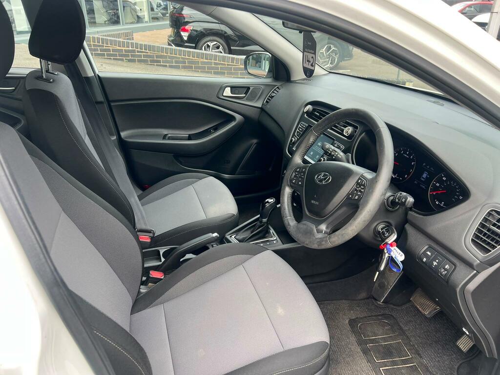 Hyundai I20 1.4 Se White #17