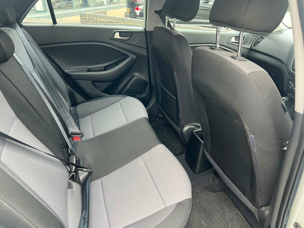 Hyundai I20 1.4 Se White #21
