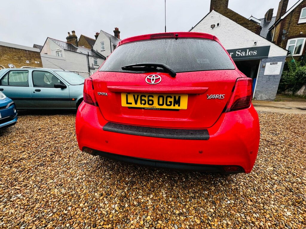 Toyota Yaris 1.0 Vvt-i Icon Euro 6 Red #4