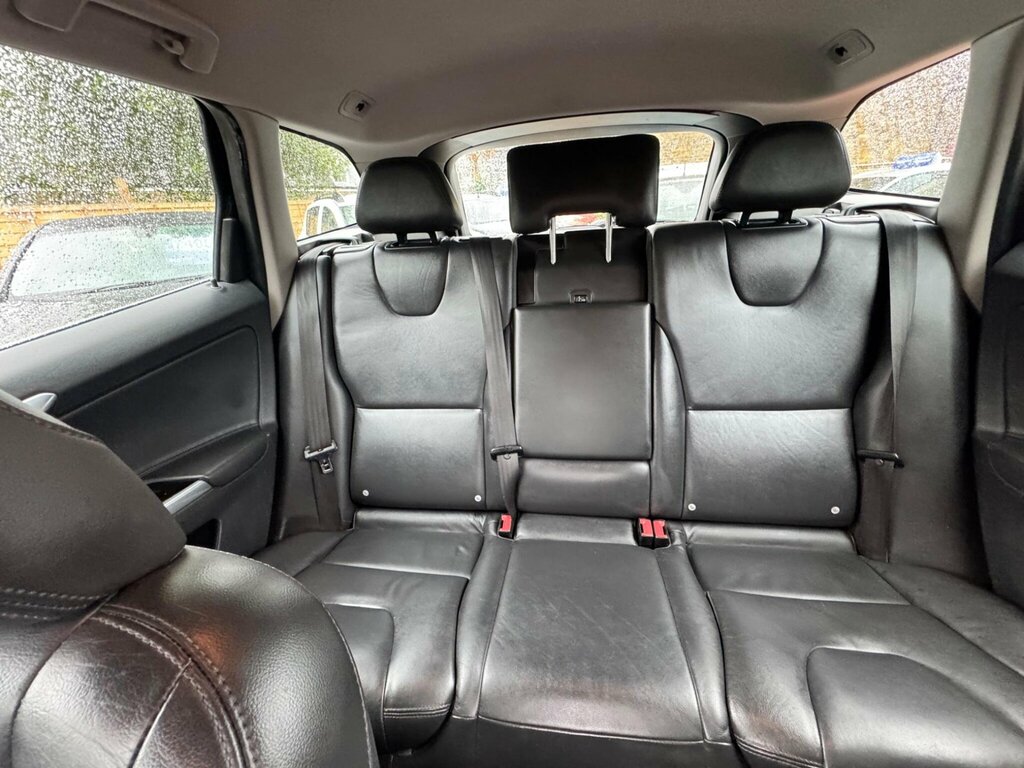 Volvo XC60 White #29