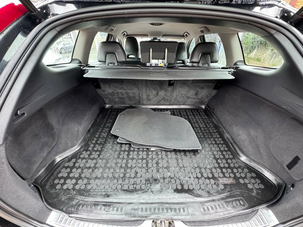 Volvo XC60 White #34