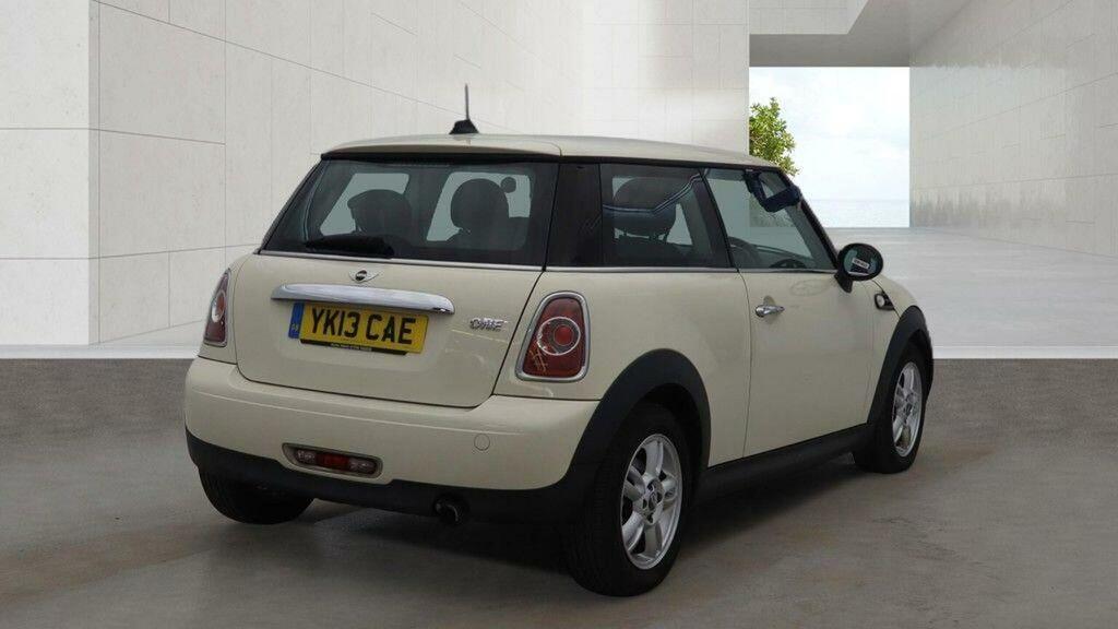 Mini Hatch 1.6 One Euro 5 201313 YK13CAE White #3