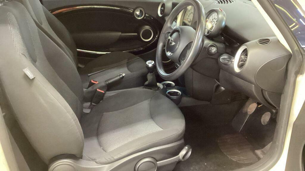 Mini Hatch 1.6 One Euro 5 201313 YK13CAE White #4