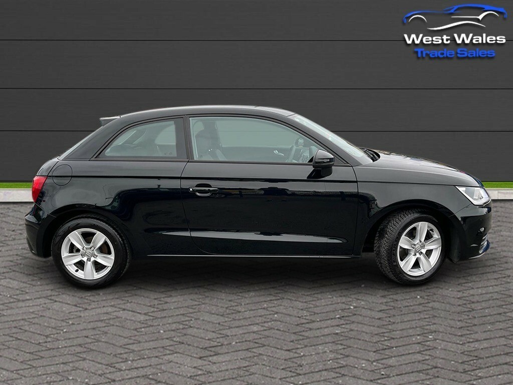 Audi A1 Tfsi Se  #3