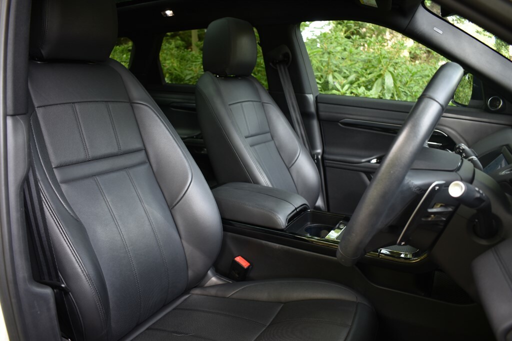 Land Rover Range Rover Evoque 2.0 L R-dynamic Sepanoramic Roof White #2