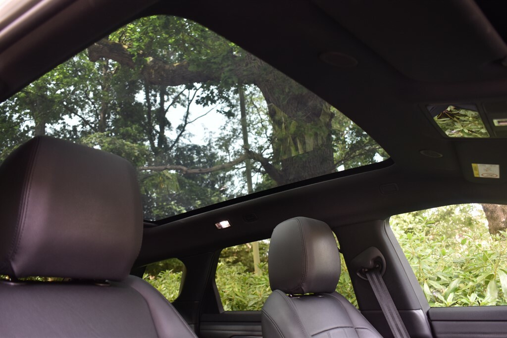 Land Rover Range Rover Evoque 2.0 L R-dynamic Sepanoramic Roof White #3