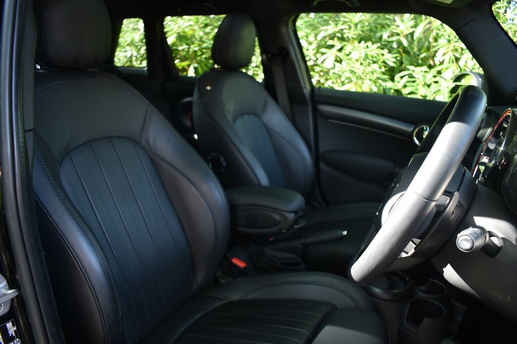 Mini Hatch 2.0 L Cooper S Exclusivepanoramic Sunroof X33EAH Black #2