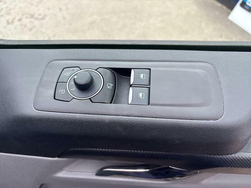 Ford Transit Custom E-custom 320 L1 Limited 65Kwh 136Ps Blue #33
