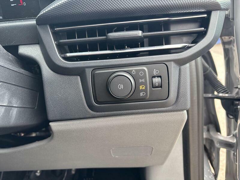 Ford Transit Custom E-custom 320 L1 Limited 65Kwh 136Ps Blue #40